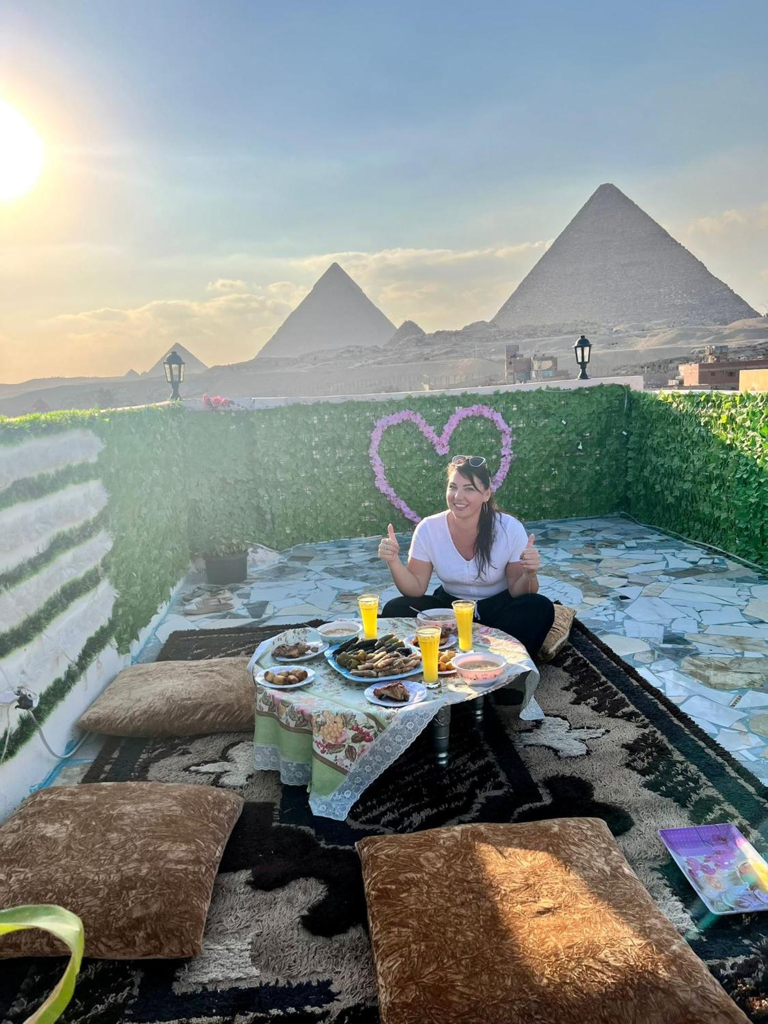 Pyramids Show Hotel Kafret el-Gabal المظهر الخارجي الصورة