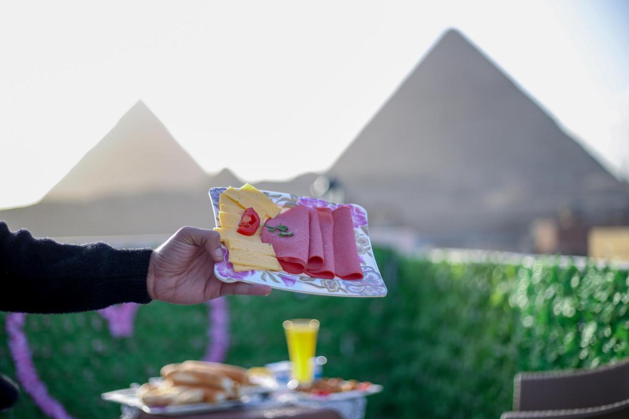 Pyramids Show Hotel Kafret el-Gabal المظهر الخارجي الصورة