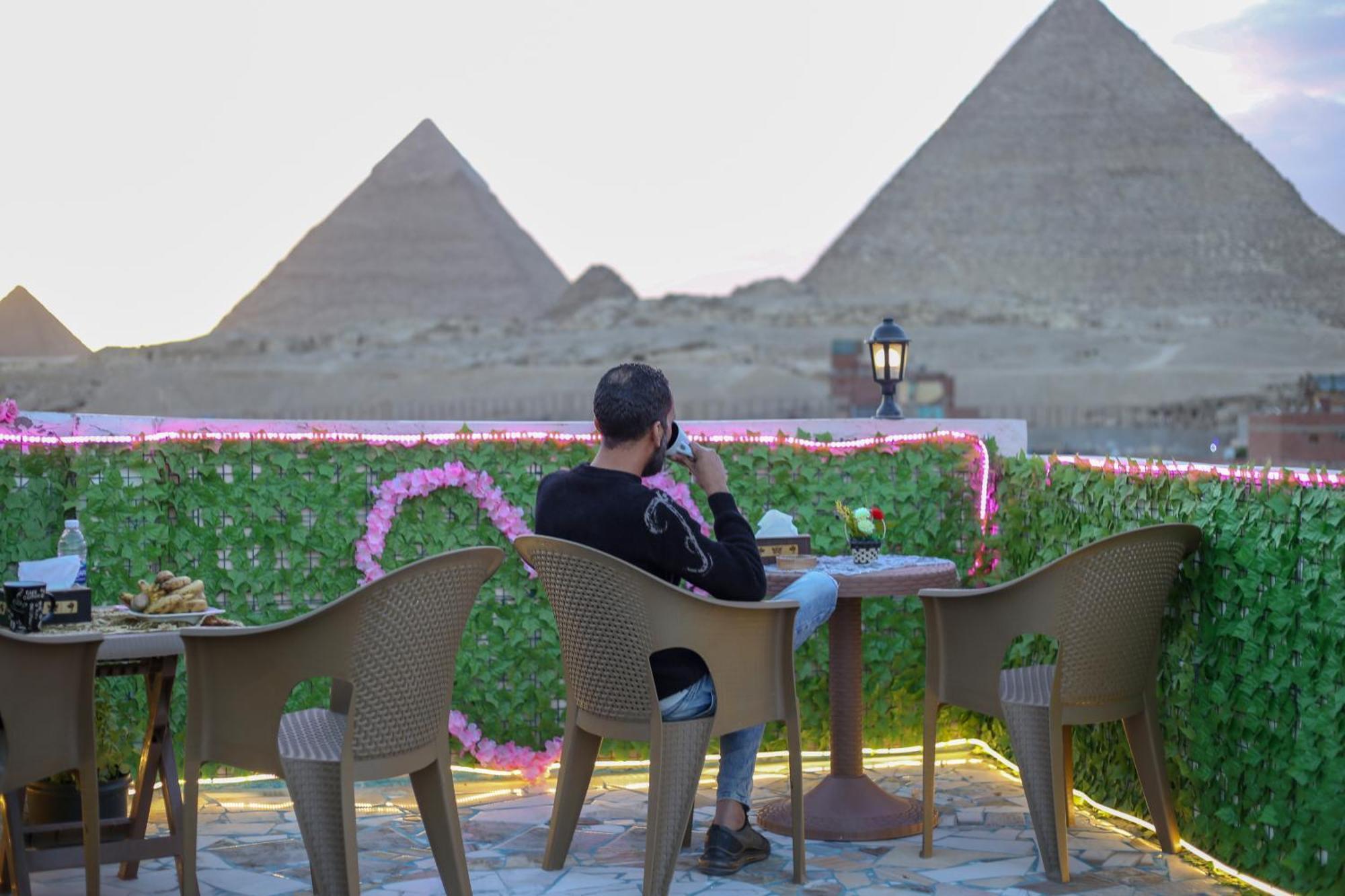 Pyramids Show Hotel Kafret el-Gabal المظهر الخارجي الصورة