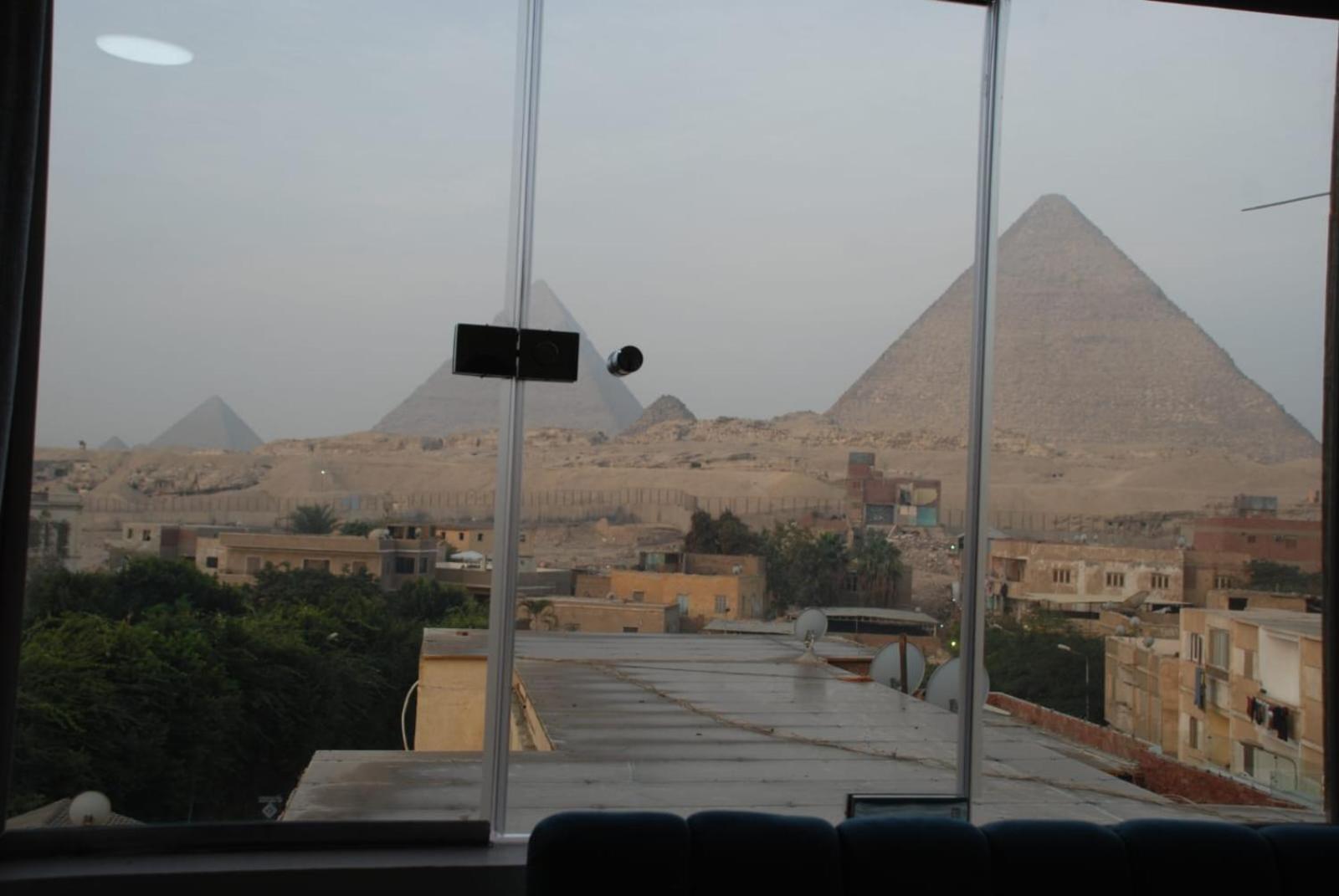Pyramids Show Hotel Kafret el-Gabal المظهر الخارجي الصورة