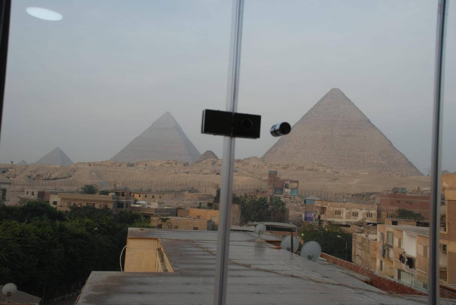 Pyramids Show Hotel Kafret el-Gabal المظهر الخارجي الصورة