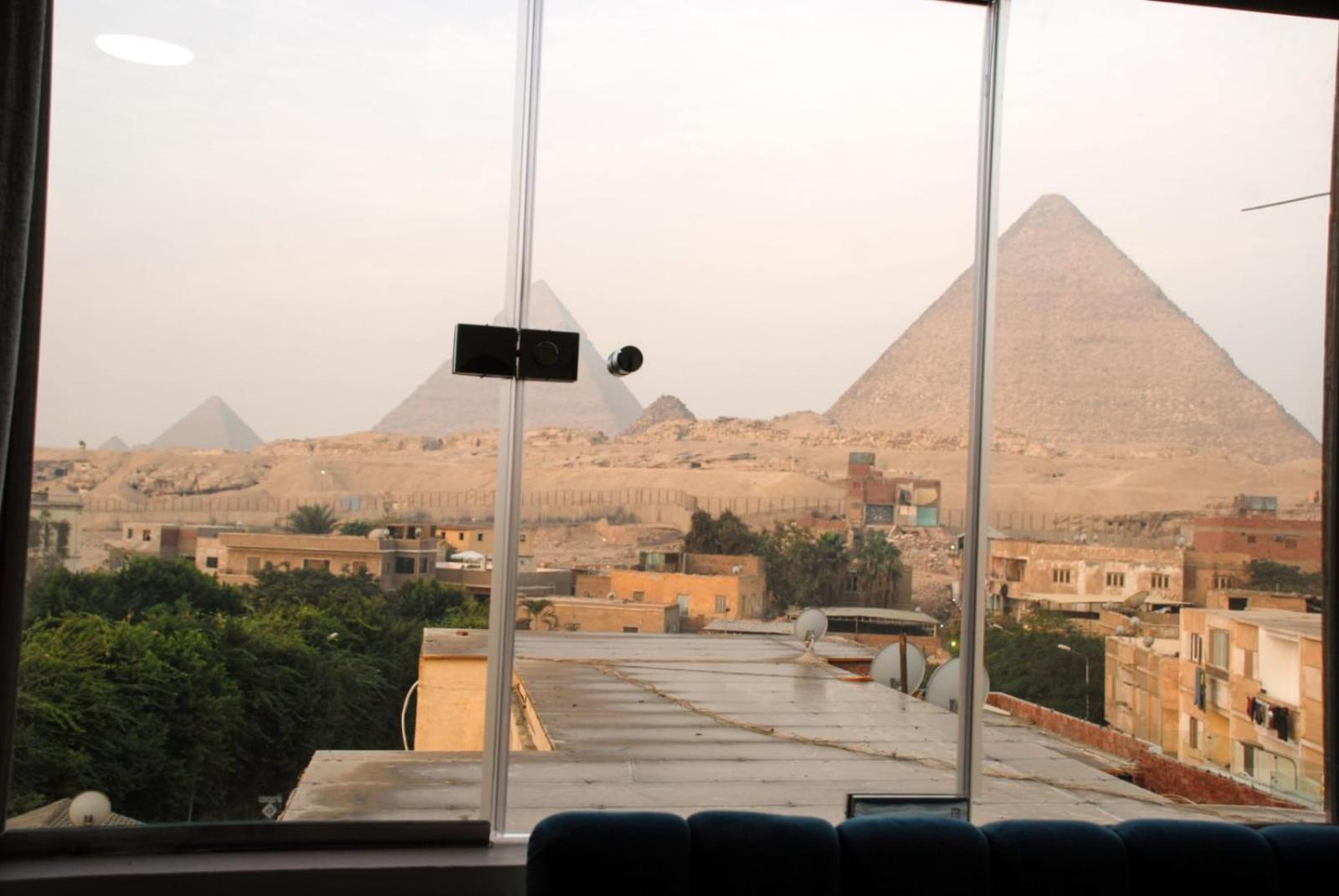 Pyramids Show Hotel Kafret el-Gabal المظهر الخارجي الصورة