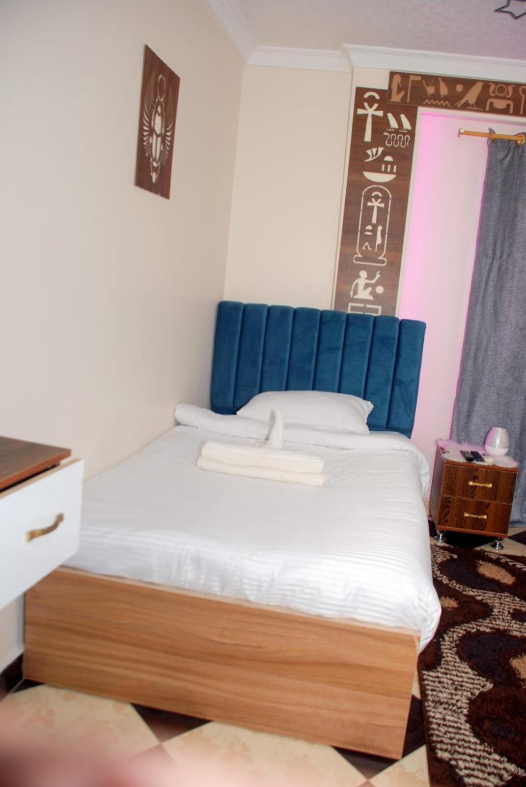 Pyramids Show Hotel Kafret el-Gabal المظهر الخارجي الصورة