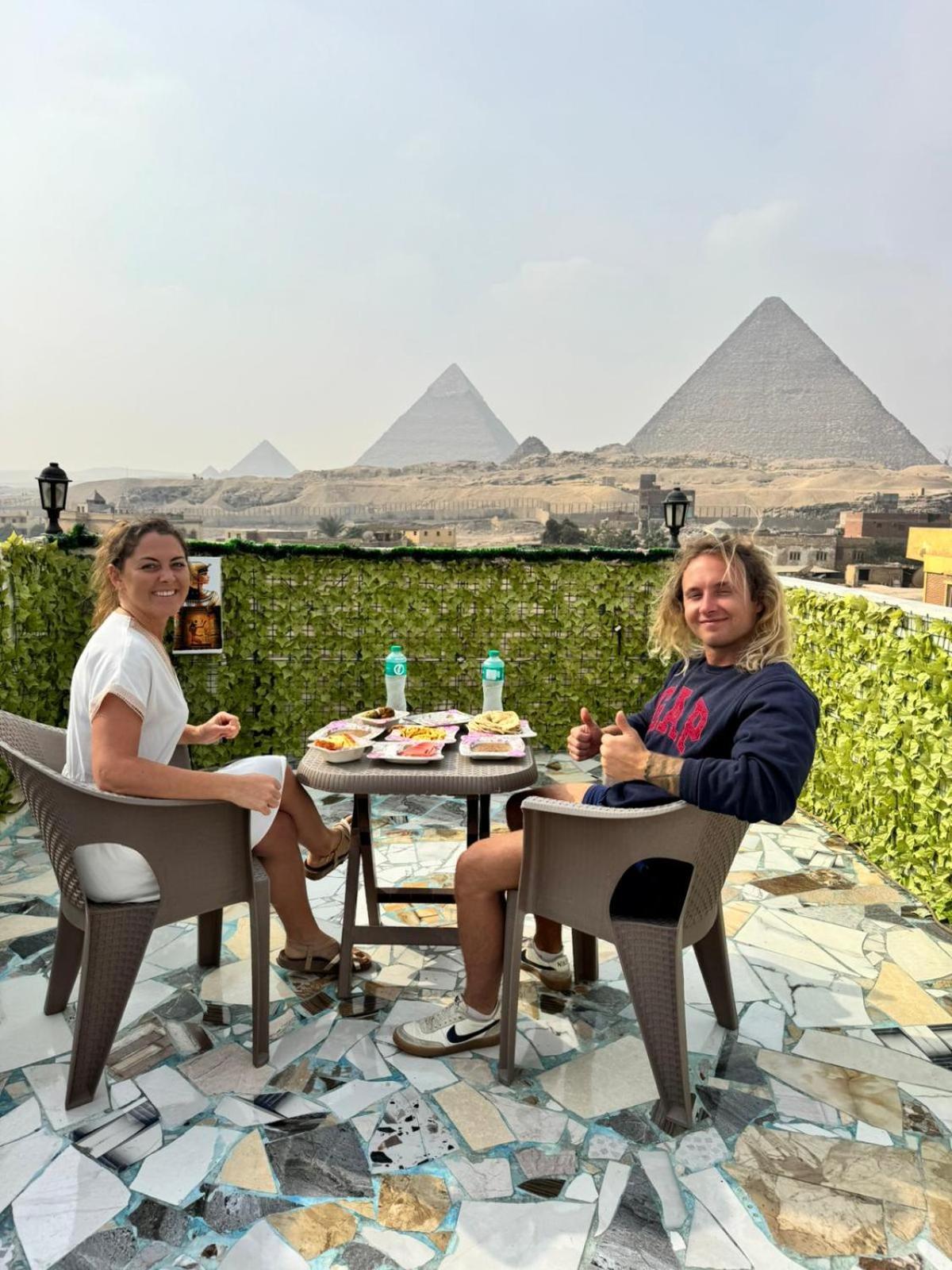 Pyramids Show Hotel Kafret el-Gabal المظهر الخارجي الصورة